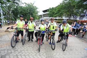 BIB: 
                            <button type="button" onclick="openModal(4726383)" class="btn btn-primary btn-sm float-right btn-popup" data-toggle="modal" data-target=".modal-high-quality">
                        <i class="fas fa-shopping-cart"></i> Add to Cart
                    </button>
                                            <button type="button" onclick="isThisMe(4726383, true)" class="btn btn-success btn-sm float-right btn-popup btn-isme hidden" data-toggle="tooltip" data-placement="bottom" title="นี่คือรูปของคุณใช่ไหม คลิกที่นี่เพื่อเอาเข้าอัลบั้ม">
                        <i class="fas fa-plus"></i> Add to album
                    </button>
                    <button type="button" onclick="isThisMe(4726383, false)" class="btn btn-warning btn-sm float-right btn-popup btn-isnotme hidden">
                        <i class="fas fa-ban"></i> Remove from album
                    </button>